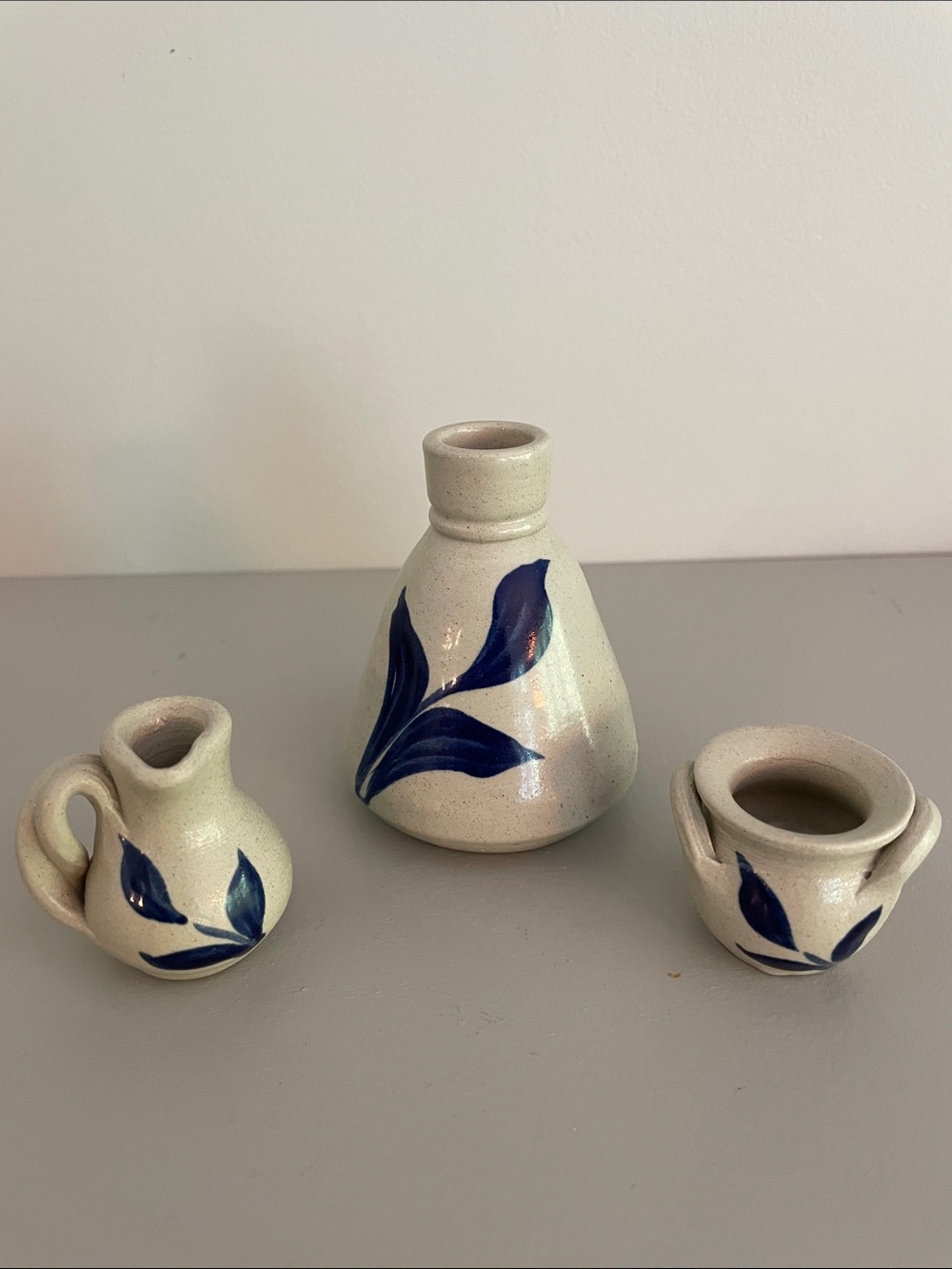 Williamsburg pottery Hand-Painted Ceramic bud Vase & Mini Pitchers Set